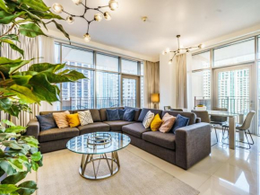 Classy 2BR in Boulevard Crescent - Downtown Dubai